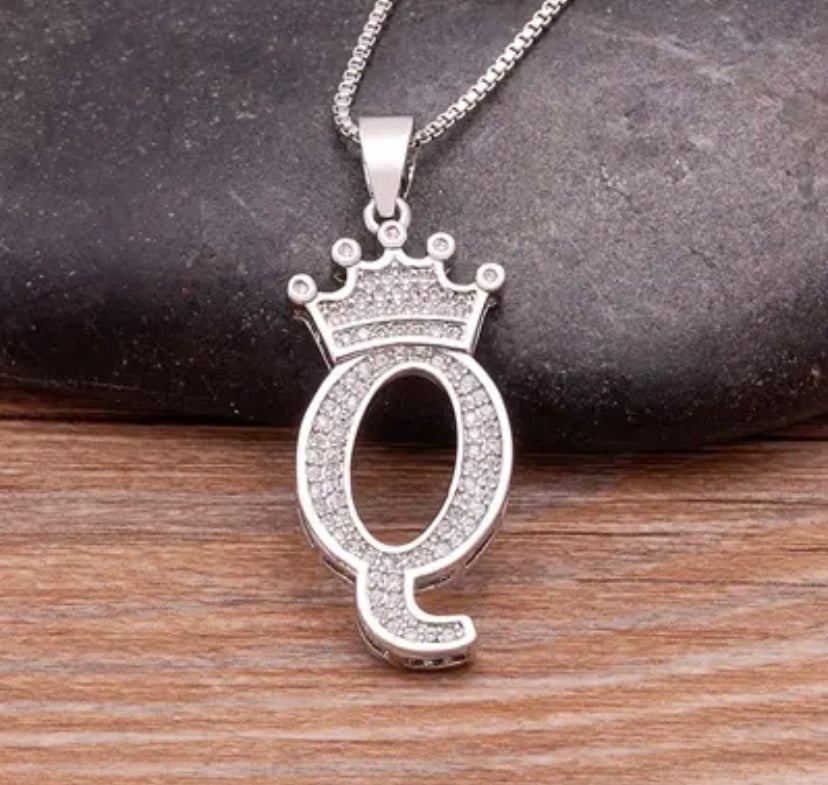 Custom Halskette Silber mit Buchstaben Krone (mit deinem Wunschnamen, exklusive für dich angefertigt)