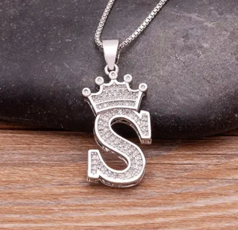 Custom Halskette Silber mit Buchstaben Krone (mit deinem Wunschnamen, exklusive für dich angefertigt)