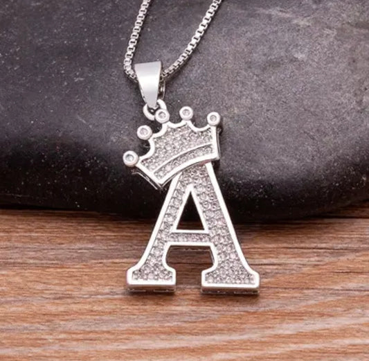 Custom Halskette Silber mit Buchstaben Krone (mit deinem Wunschnamen, exklusive für dich angefertigt)